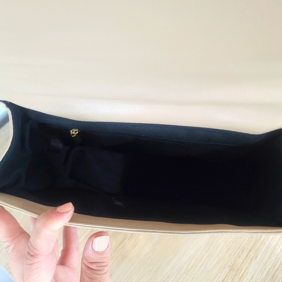 Quilted classy elegant tan purse with gold chain - Picture 5 of 6